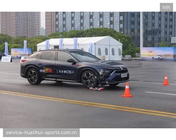 赛车手 250 码爆胎瞬间，奇迹生还